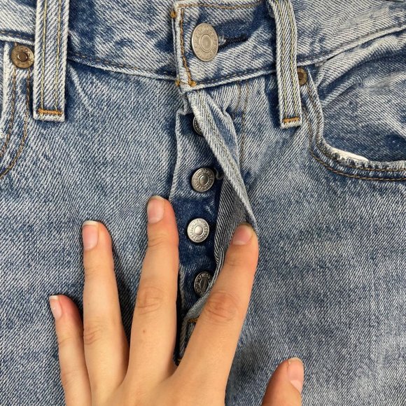 Levi's Woman's Sz 24 501 Light Wash Distressed Premium Denim‎ Jeans Button Fly - Picture 5 of 14